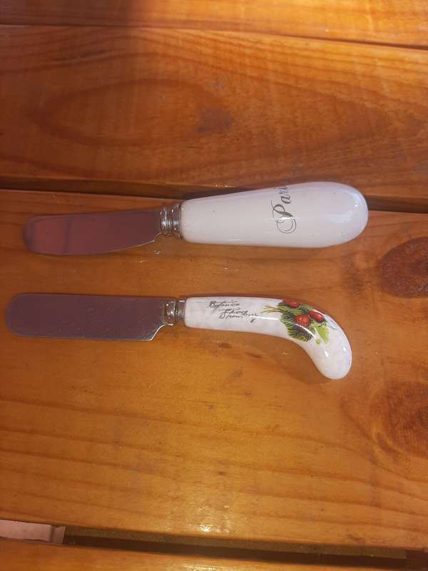 2 x butter knives