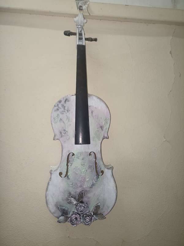 Decorated violin