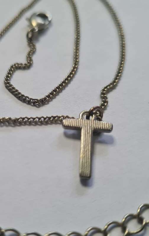 Necklace with crusifix pendant