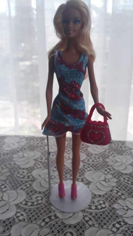 Barbie with Golden Hair 2010 - MINT/NEW JUST MISSING HER BOX!