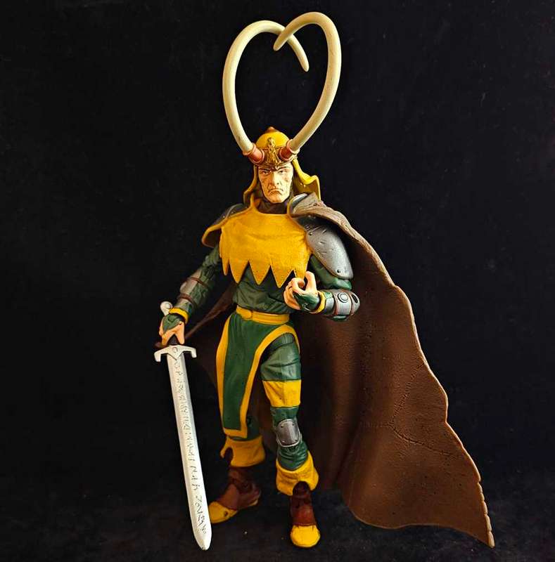 ToyBiz Marvel Legends Loki