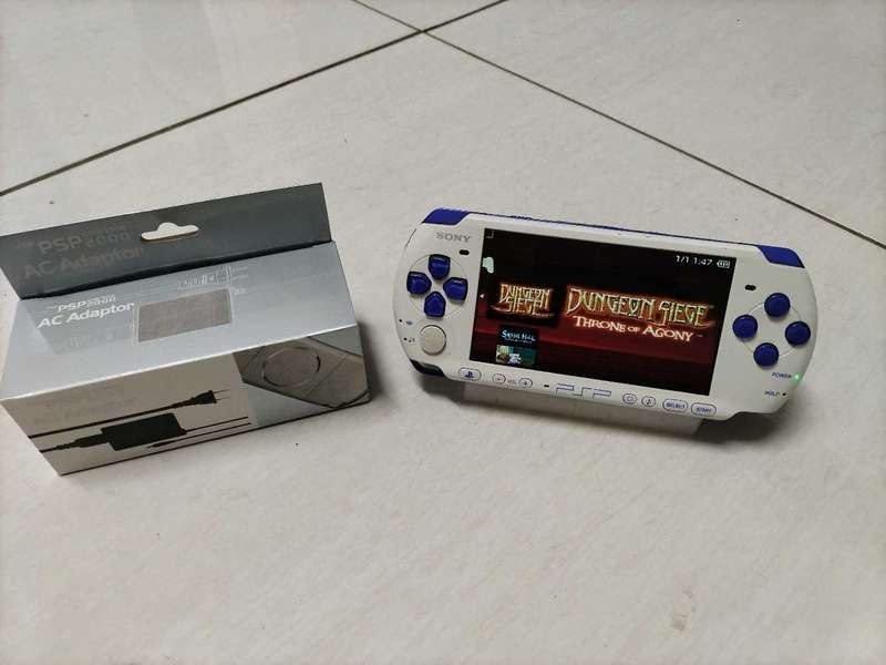 PSP 3000 limited edition JAPAN ONLY white on blue