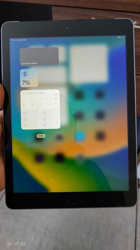 iPad 9.7`(5th gen) 32Gb cell + wifi fully working Space Grey (Pre Owned)