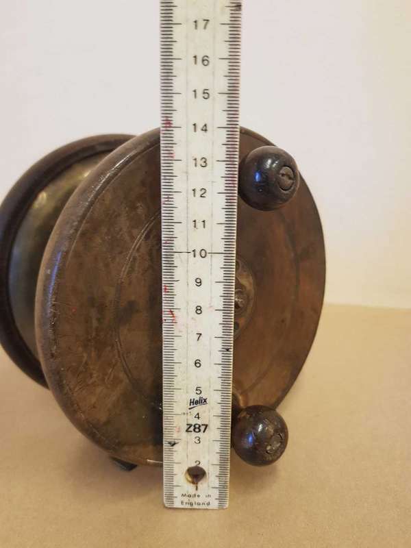 Millward frogback wooden fishing reel. Used in early 1900s