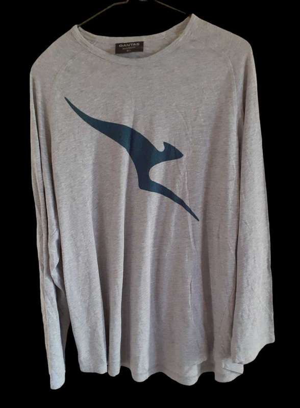 Qantas Long Sleeve T Shirt Size L