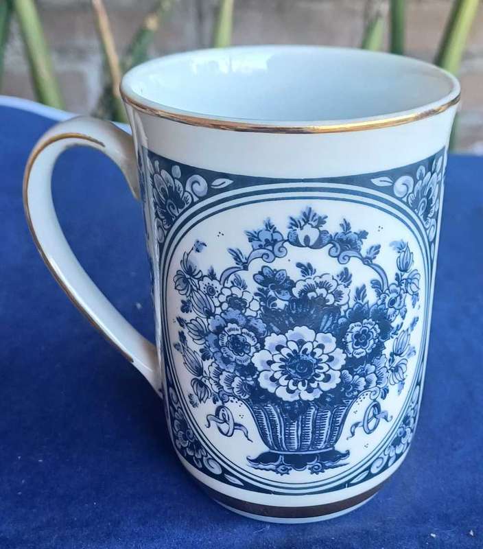 Delft Holland geniune 22 carat gold cup