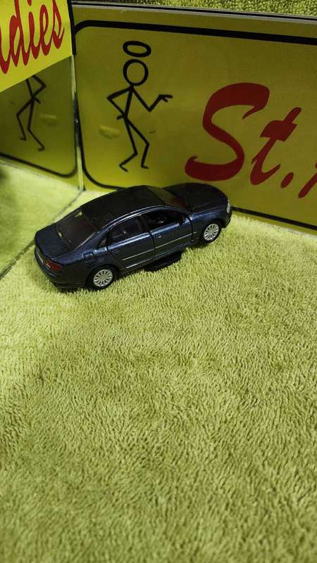Audi A 8 (1:44) Maisto