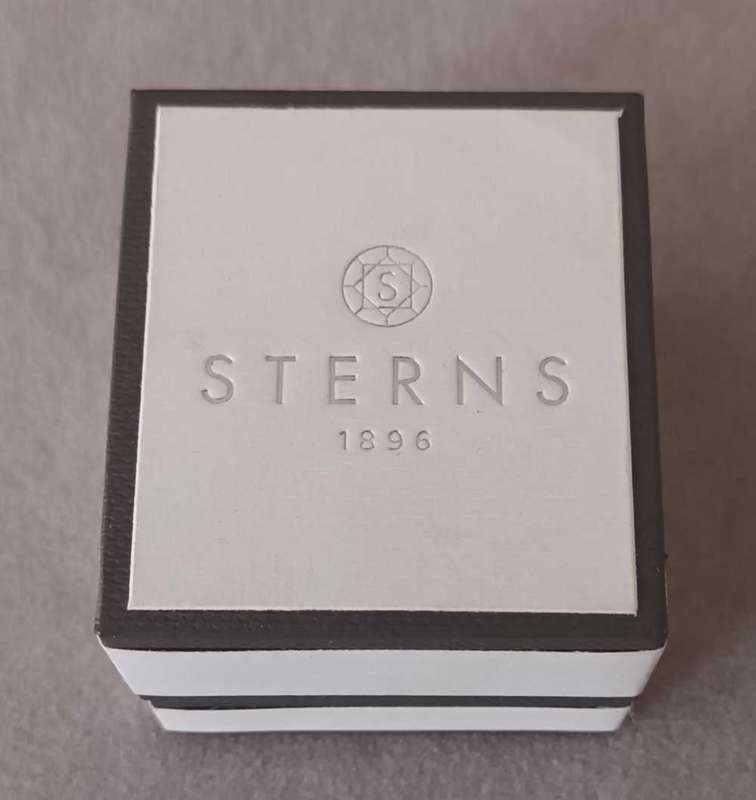 9ct White Gold Ring with .09ct Diamond. Valued at R7499. Certificate included.