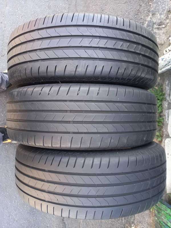 225/65/17 Bridgestone Alenza tyres. 80% life