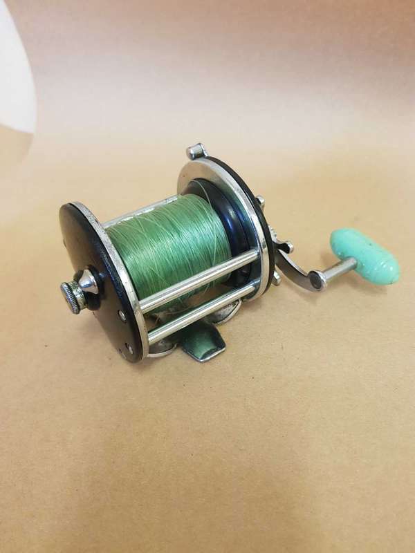 Penn 160. Backelite spool.