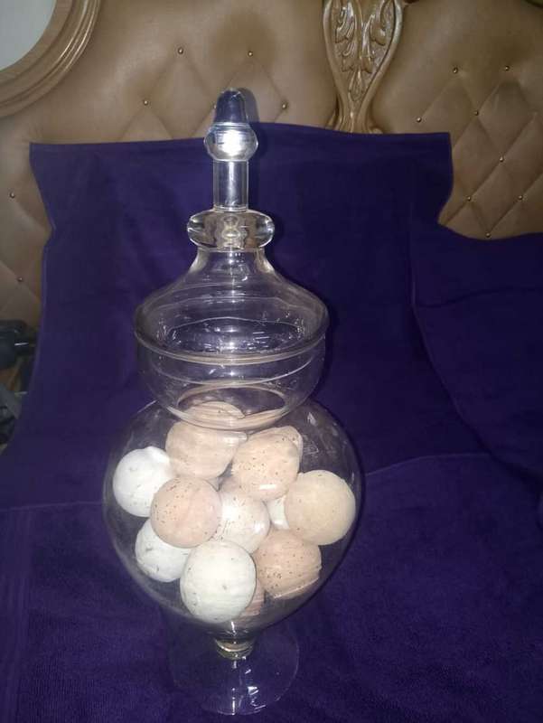 Wow  glass container with bath balls