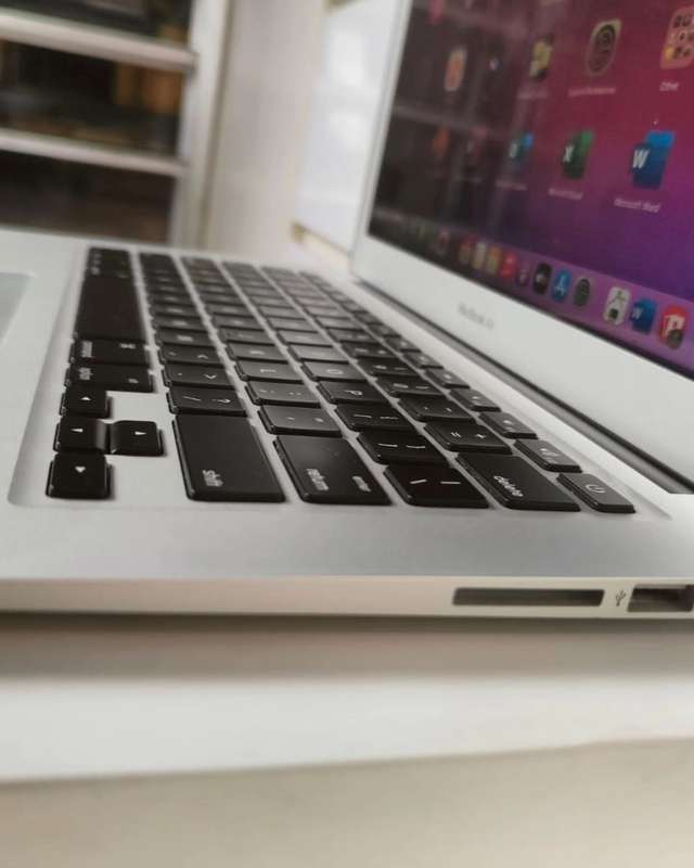 Special Offer  MacBook Air (13-inch, Early 2017) Core I5 8GB RAM, 256GB SSD Storage