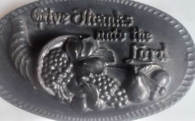 Vintage `Give thanks unto the Lord` plaque