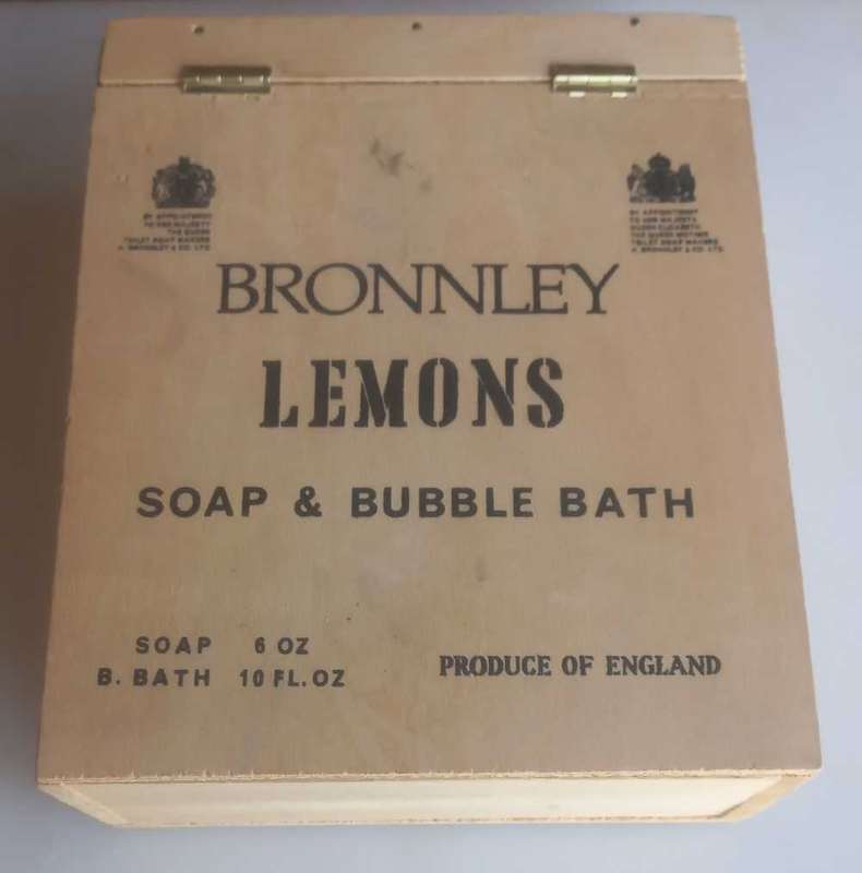 Bronnley lemons soap & bubble bath wooden box