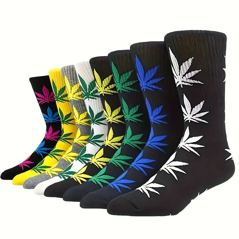 1 Pair Of Black And Green Asian One Size Socks