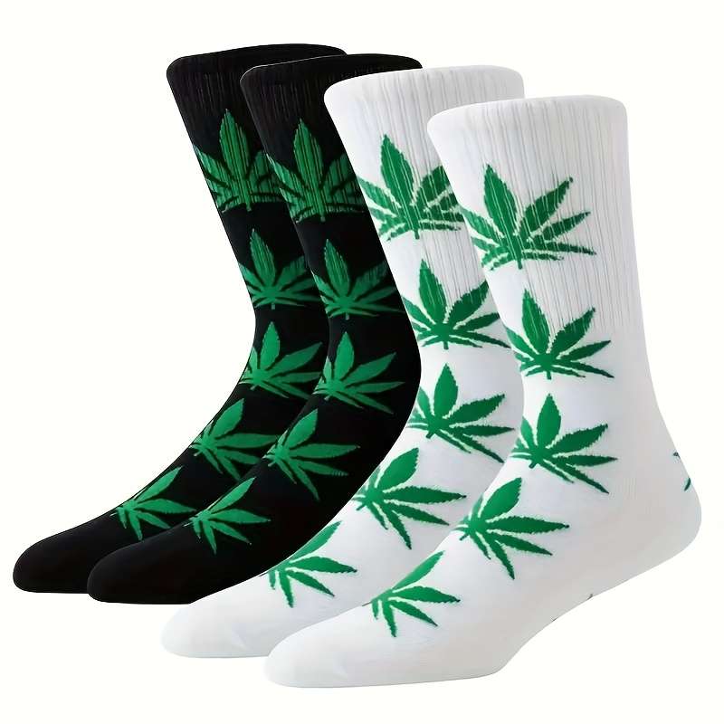 1 Pair Of Black And Green Asian One Size Socks