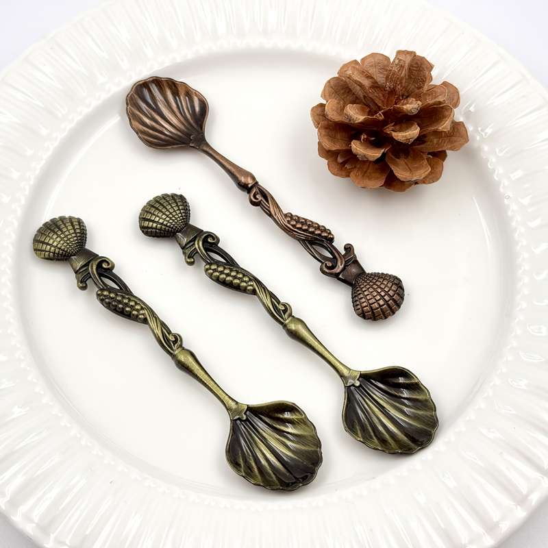 4pcs Vintage Seashell Dessert Spoons Elegant Antique Bronze Metal Coffee Ice Cream Tea Sti