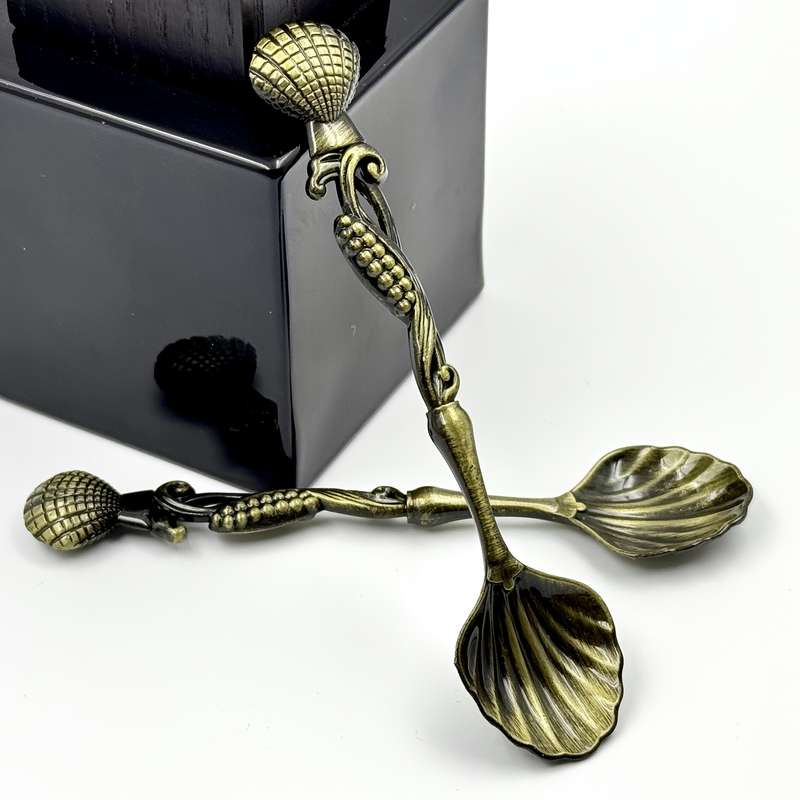 4pcs Vintage Seashell Dessert Spoons Elegant Antique Bronze Metal Coffee Ice Cream Tea Sti