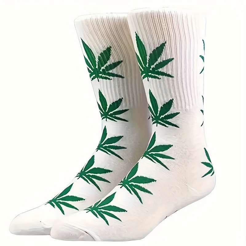 1 Pair Of Black And Green Asian One Size Socks