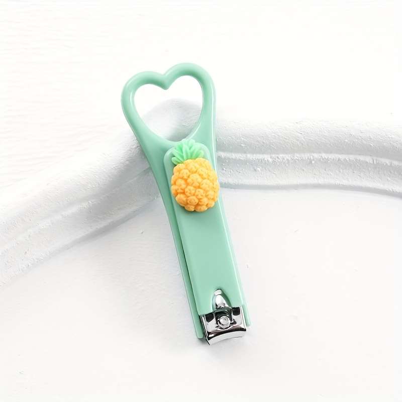 1pc Cute Avocado Heart Nail Clippers Mini Portable Design with Splash-Proof Feature Green