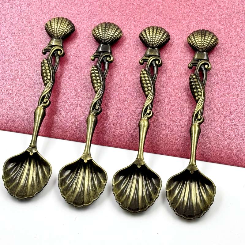 4pcs Vintage Seashell Dessert Spoons Elegant Antique Bronze Metal Coffee Ice Cream Tea Sti