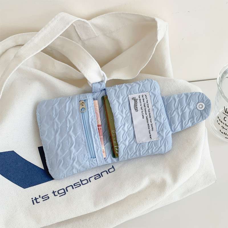 1pc Elegant Bi-fold Bubble Gauze Wallet with Snap Closure and Keychain Accessory Hand Washable Che