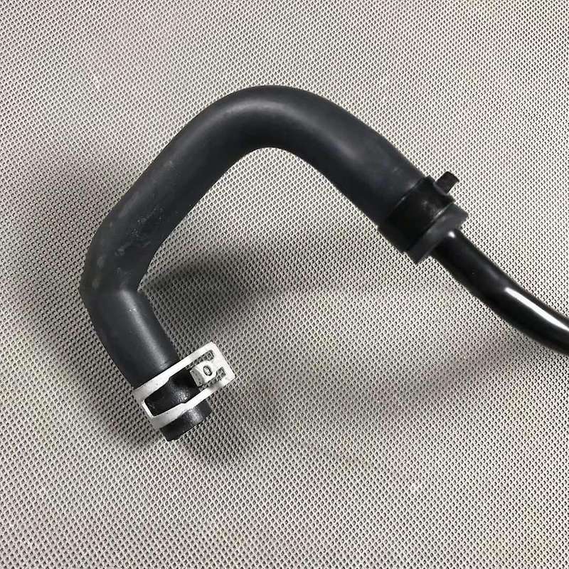 Radiator Water Tank Backwater Hose Cn118c012aa for Ford Fiesta