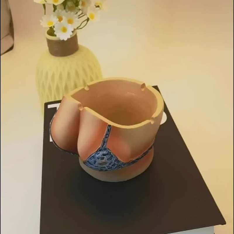 1pc Fashionable ceramic ashtray a stylish indoor ornament a desktop decoration and a trendy