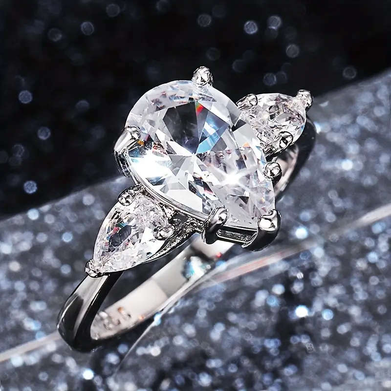Elegant Ring with Rhinestone and Waterdrop Shape