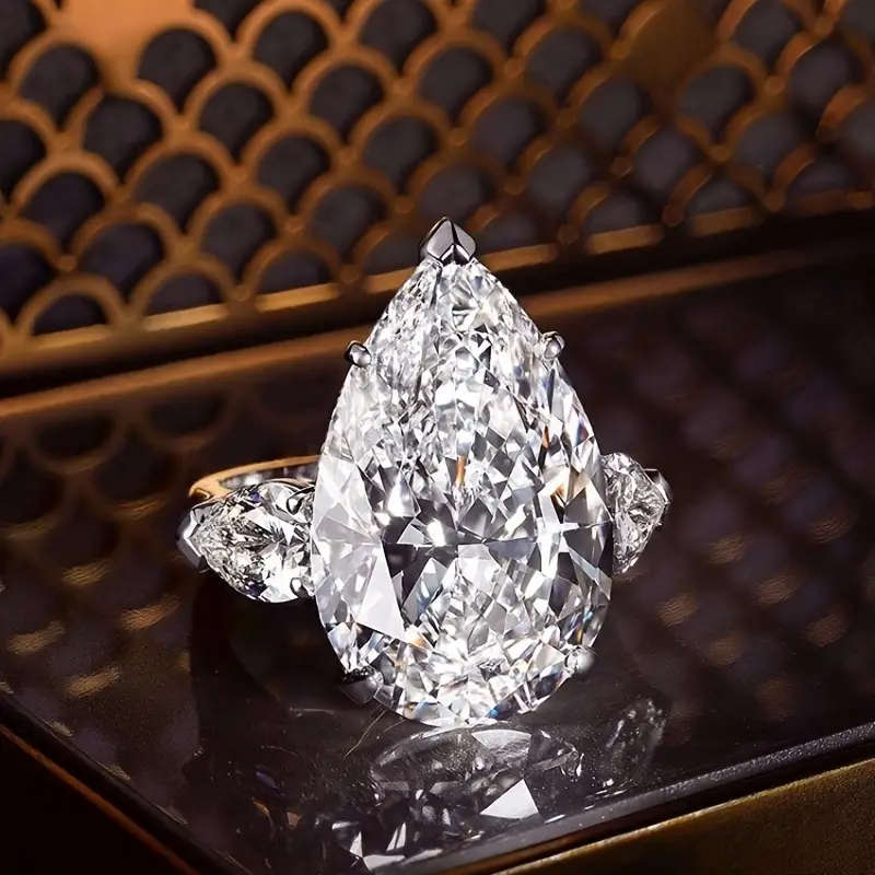 Elegant Ring with Rhinestone and Waterdrop Shape
