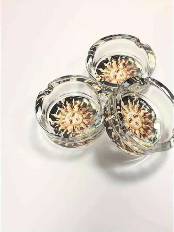 1pc Elegant Sun Moon Design Glass Ashtray Round Stained Glass Artwork with Golden Sun Tranqu