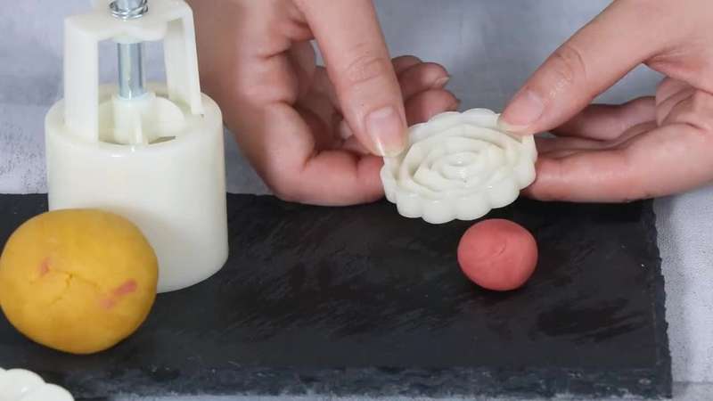 6pcs set of chrysanthemum and rose mooncake molds hand-pressed non-stick mung bean ice cream