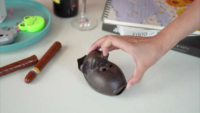 1pc Vintage Cast Iron Monkey Ashtray with Lid Unique Orangutan Design Perfect for Home Office