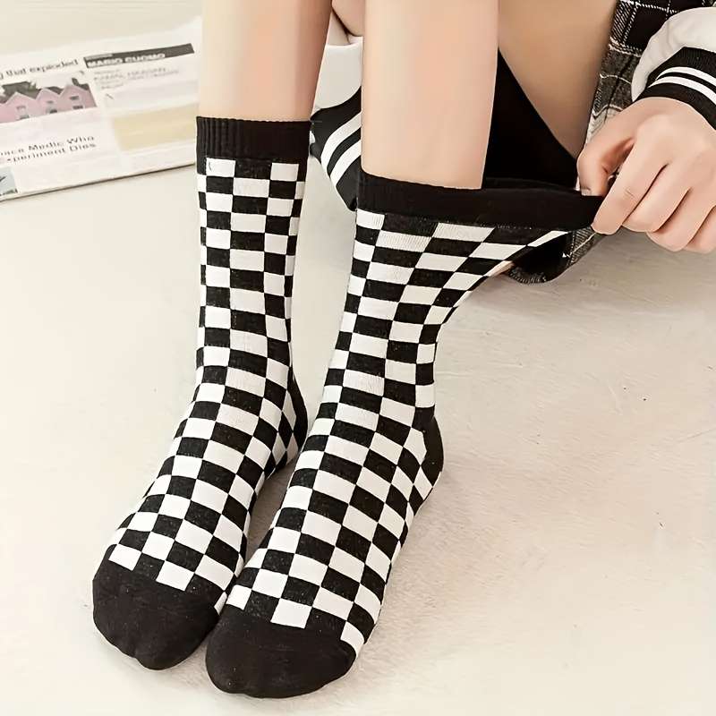 1 Pair Of Mixed Colors One Size Socks