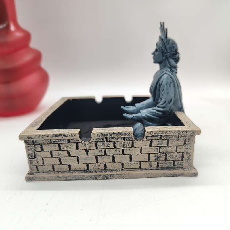 1 Creative Simulation Statue of Liberty Ashtray Suitable for Home Living Room Office Hotel