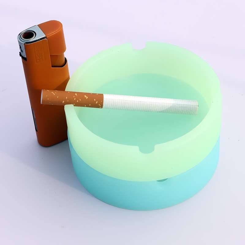 1pc Glow-in-the-Dark Silicone Ashtray Food-Grade Odorless Compact Circular Design for Office