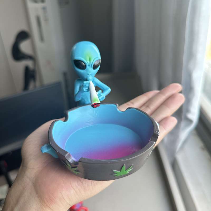 1pc Resin Alien Ashtray Decorative Statue Versatile Indoor Outdoor Use Ideal for Christmas