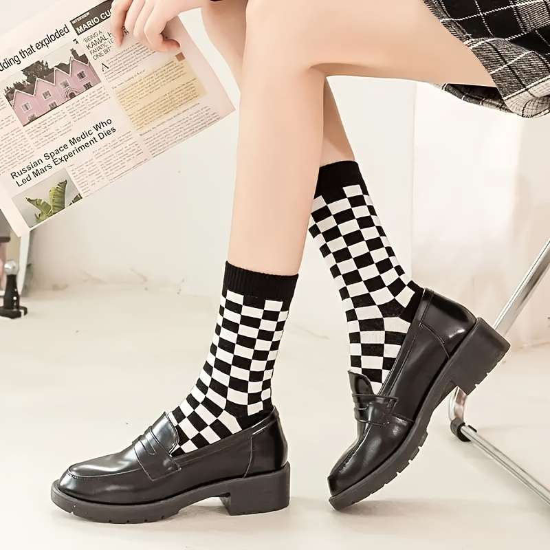 1 Pair Of Mixed Colors One Size Socks