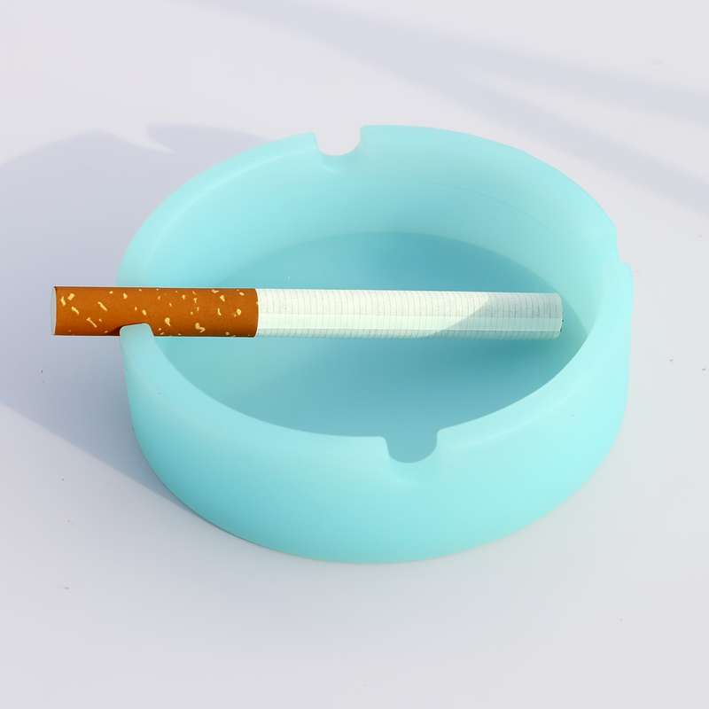 1pc Glow-in-the-Dark Silicone Ashtray Food-Grade Odorless Compact Circular Design for Office