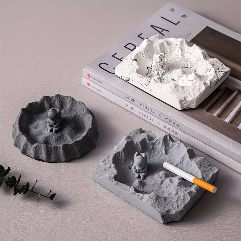 1pc Astronaut Cement Ashtray Unique Spaceman Design for Home Office or Bar Decor Durable