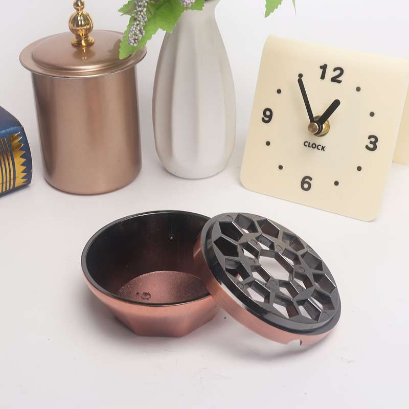 1pc Classic Round Metal Ashtray with Windproof Design C Stylish Windscreen Feature for Outdoor Res