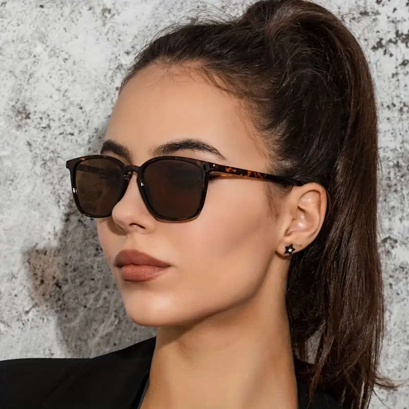 Retro Square Design, PC Frame, Anti-Reflective Lenses, Women Sunglasses