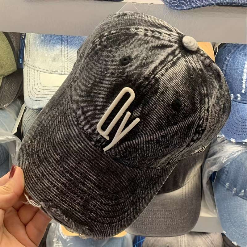 1pc New Fashionable Spring and Autumn Street Style Torn Baseball Cap with Letters for Men and Women