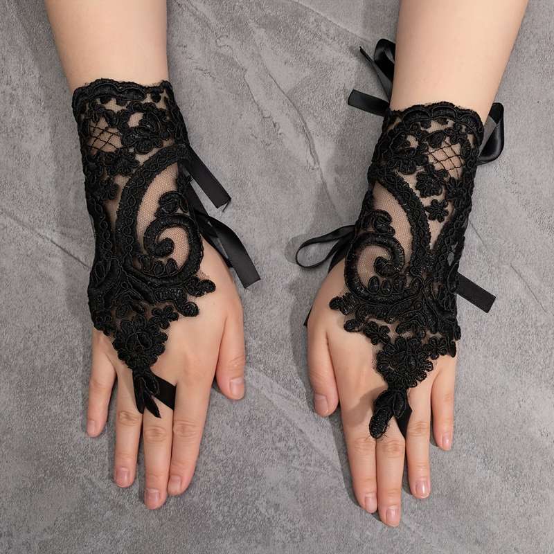 1 Pair White Black Lace Fingerless Gloves