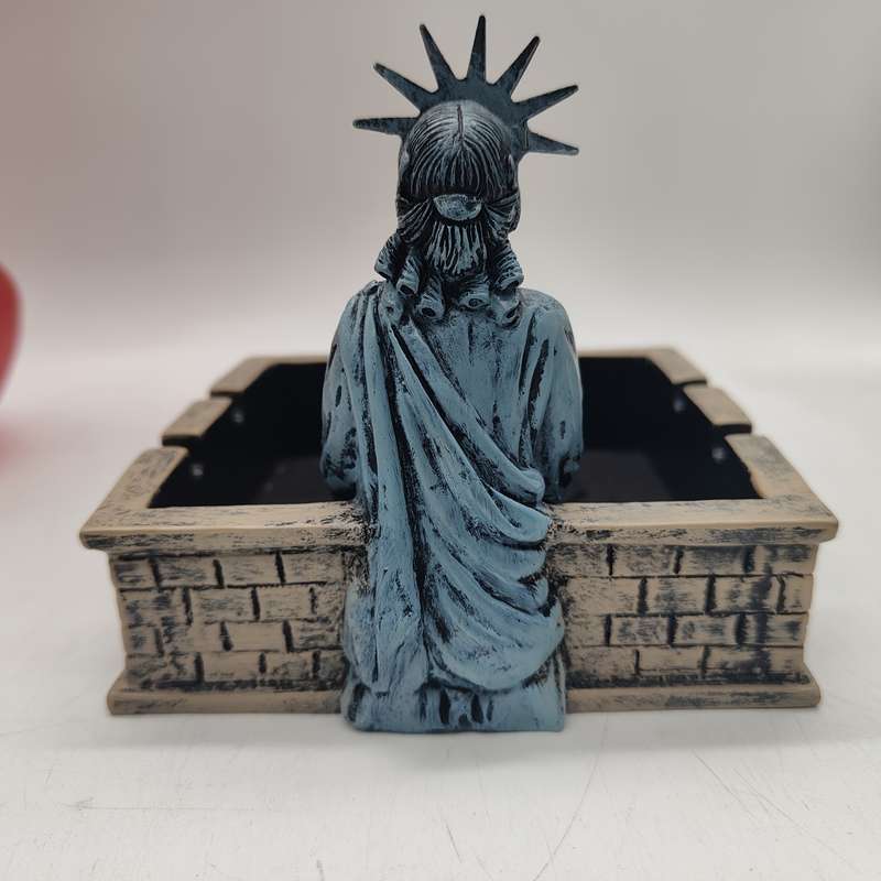 1 Creative Simulation Statue of Liberty Ashtray Suitable for Home Living Room Office Hotel