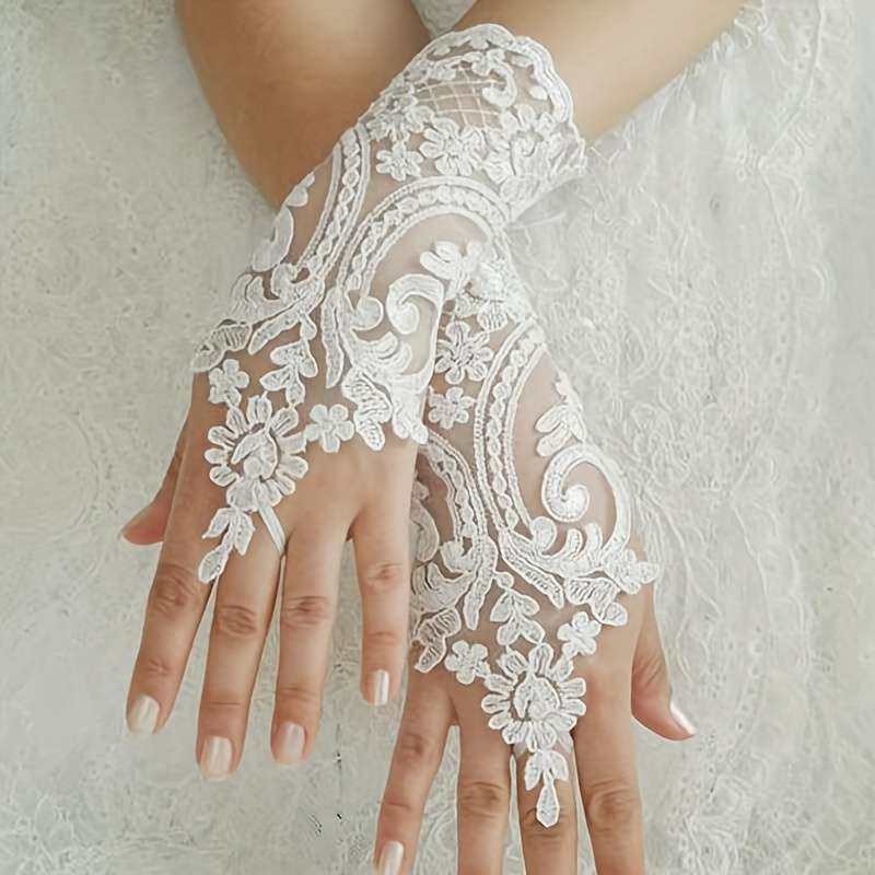 1 Pair White Black Lace Fingerless Gloves
