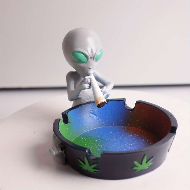 1pc Resin Alien Ashtray Decorative Statue Versatile Indoor Outdoor Use Ideal for Christmas