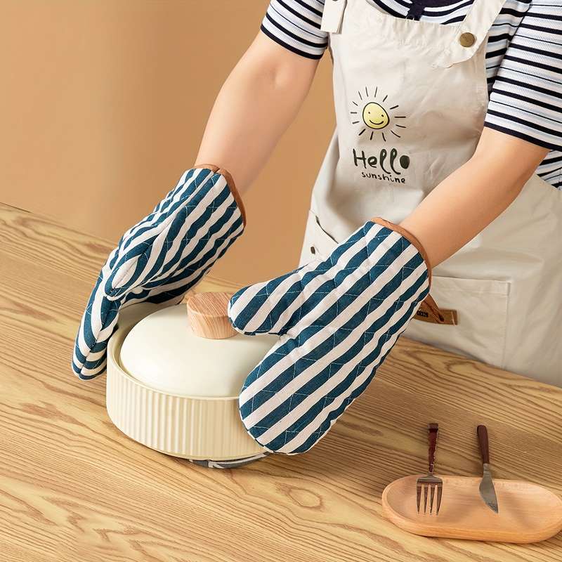 2pcs Heat-Resistant Kitchen Oven Mitts Thickened Polyester withLinen-Like Texture Red Wh