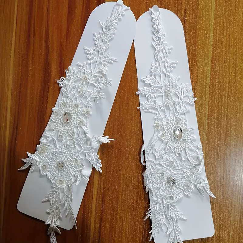 1 Pair White One Size Bridal Etiquette Gloves
