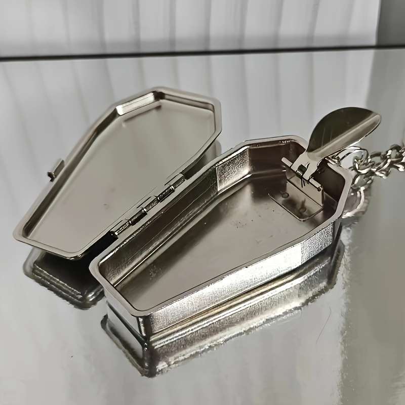 1pc Silver Keychain Portable Ashtray Keychain Ashtray Daily Supplies and Cleaning Supplies Gift
